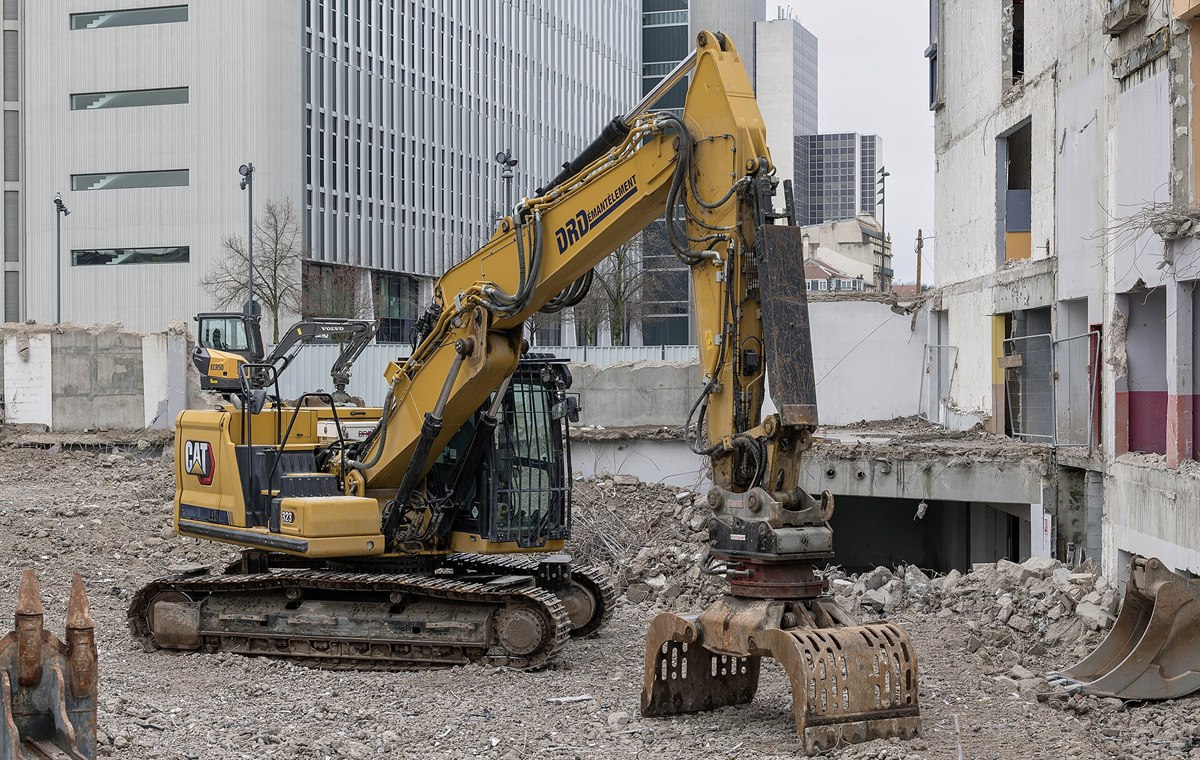 Used CAT323 Excavator detail photo