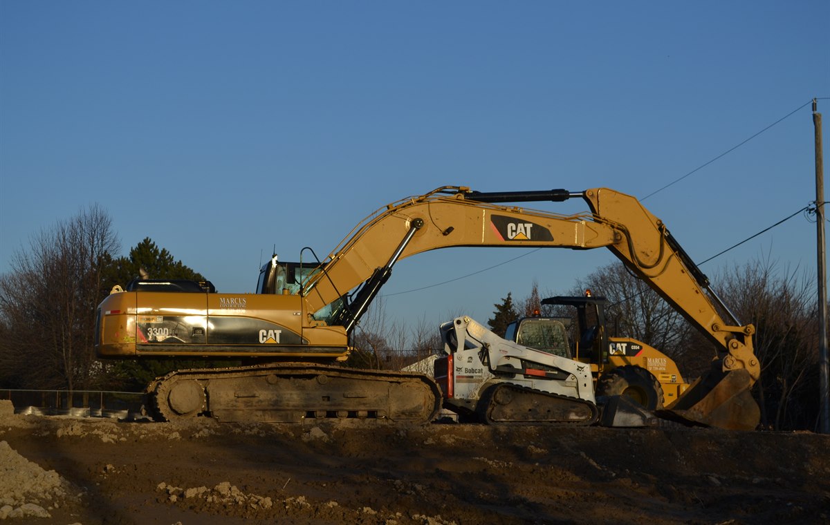 Used Caterpillar Excavator CAT 330D2 detail photo