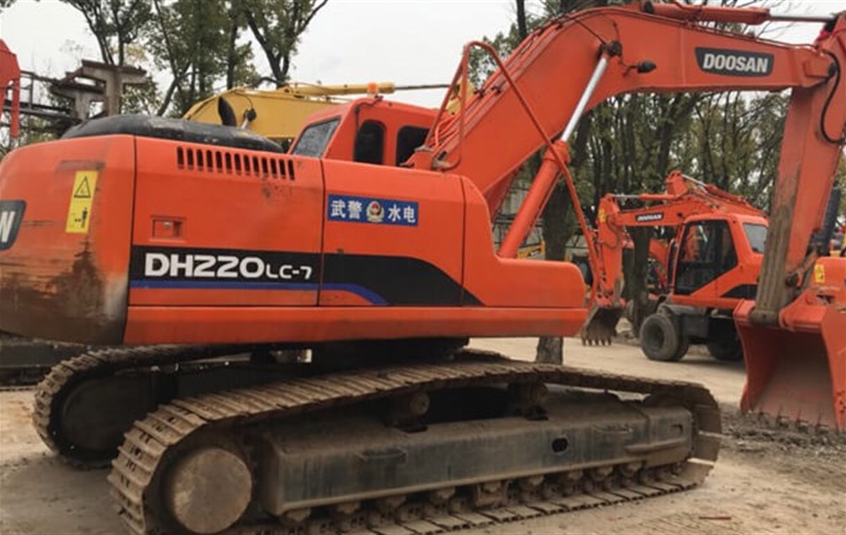 Used Doosan DH220LC-7 Excavator