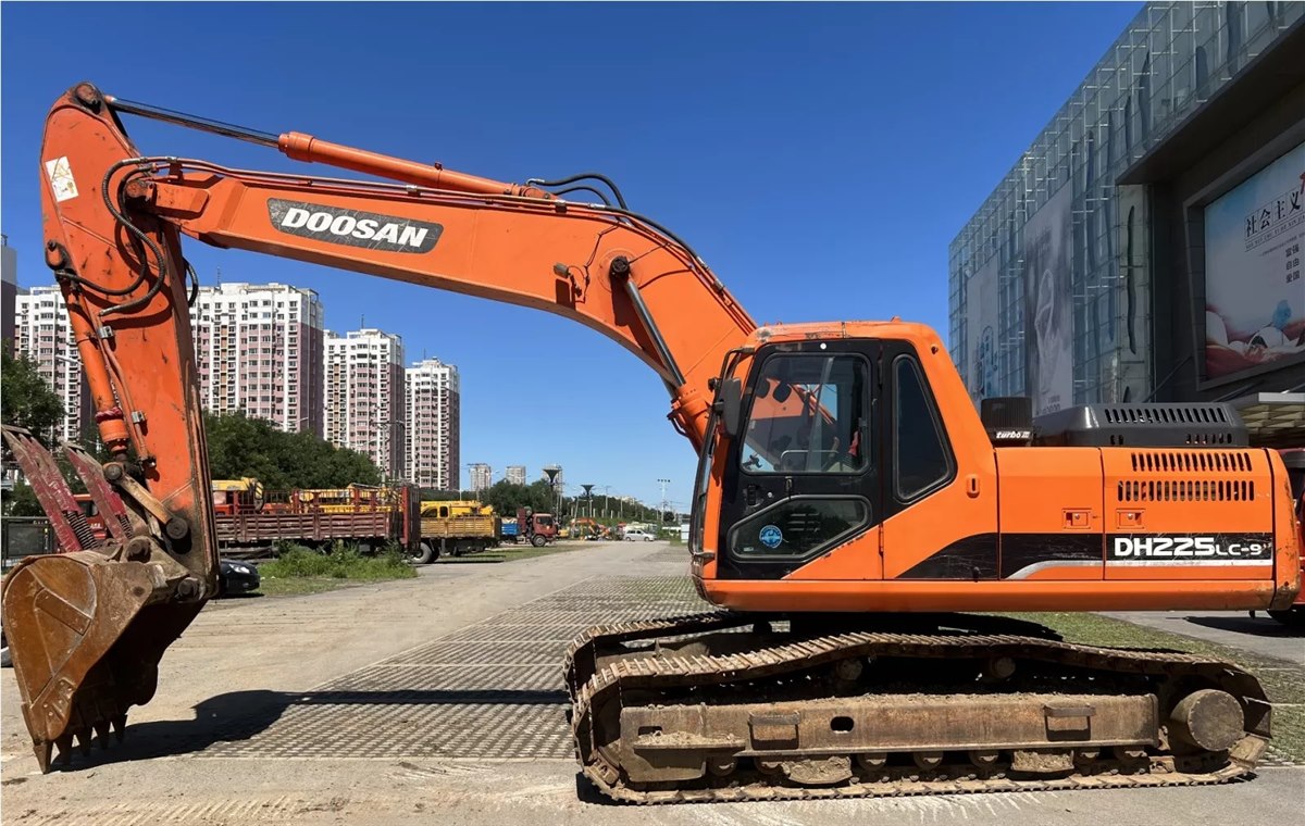 Used Doosan DH225LC-9 Excavator
