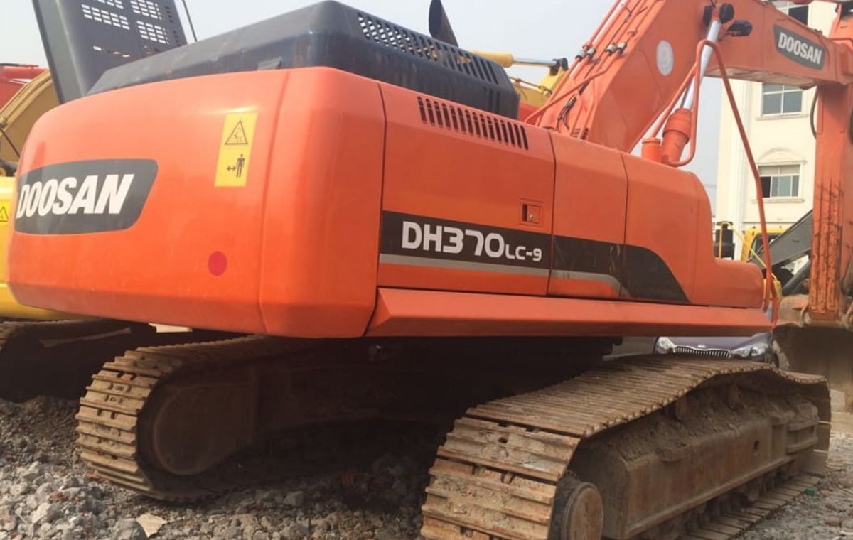 Used Doosan DH370LC-9 Excavator
