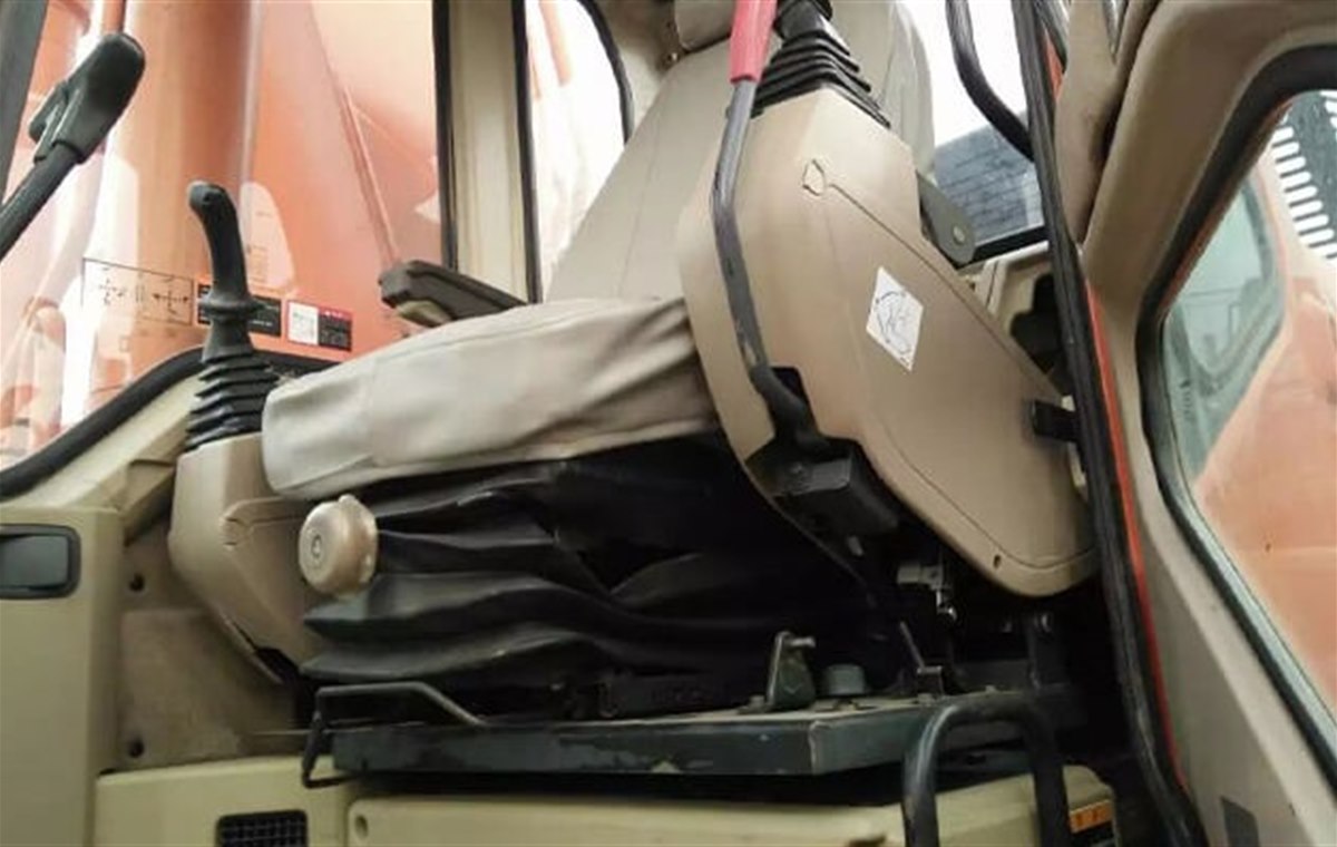 Used Doosan DH420LC-7 Excavator detail photo