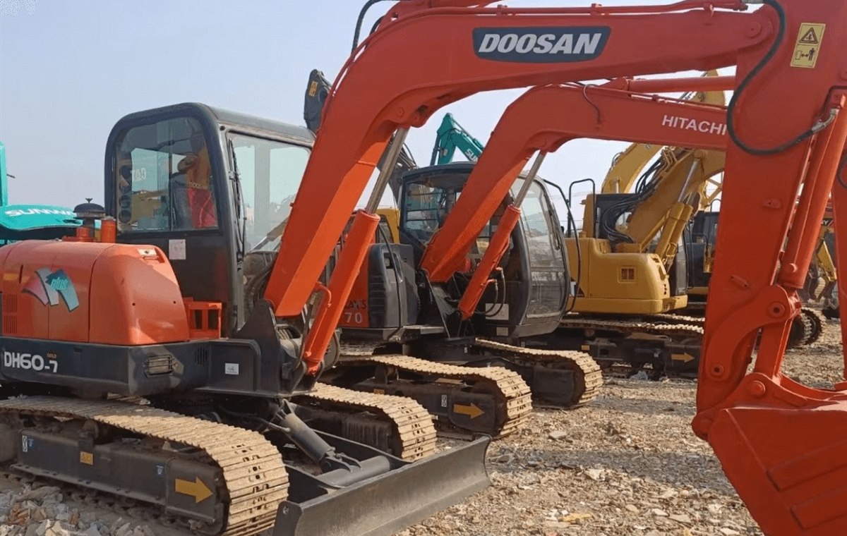 Used Doosan DH60 Excavator