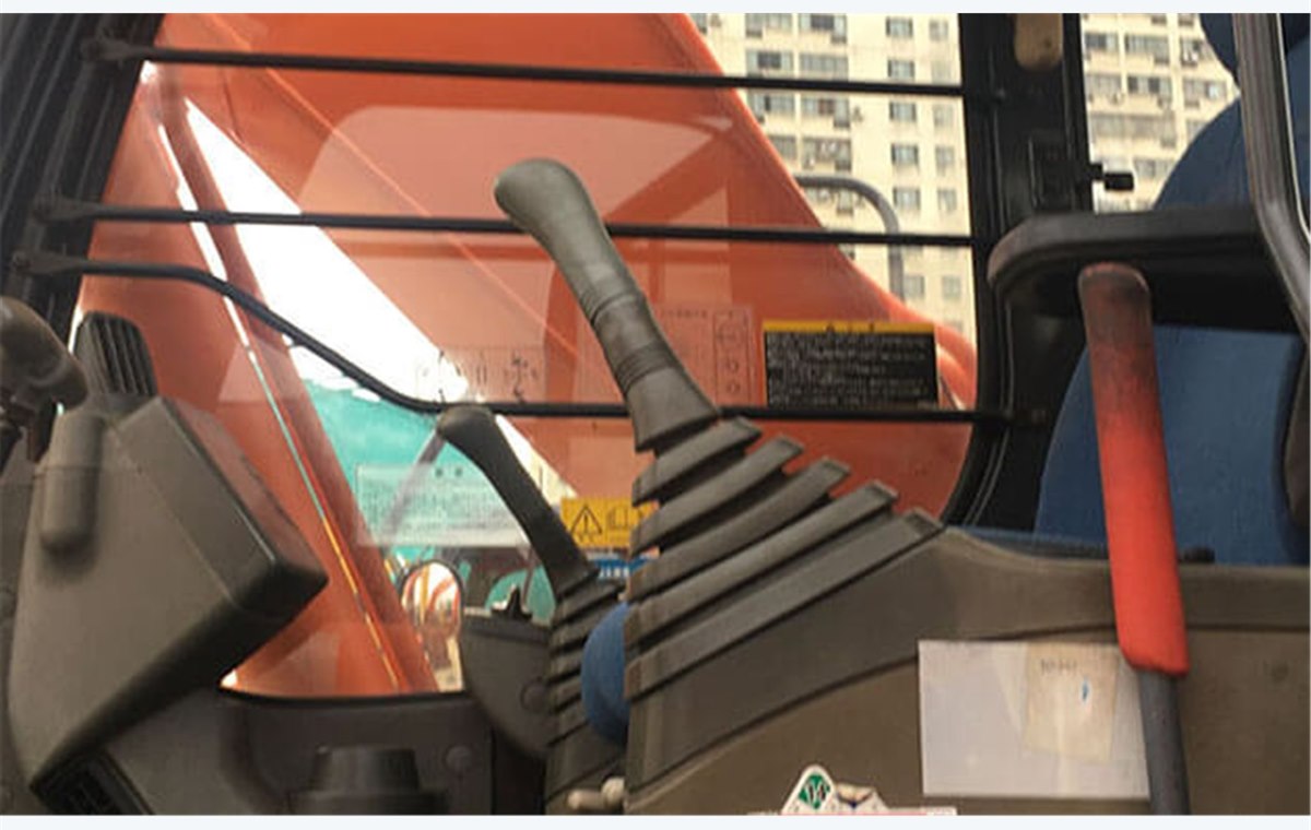 Used Hitachi ZX200-3 Excavators detail photo