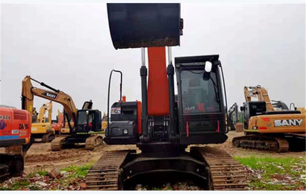 Used Hitachi ZX240-3 Excavators detail photo