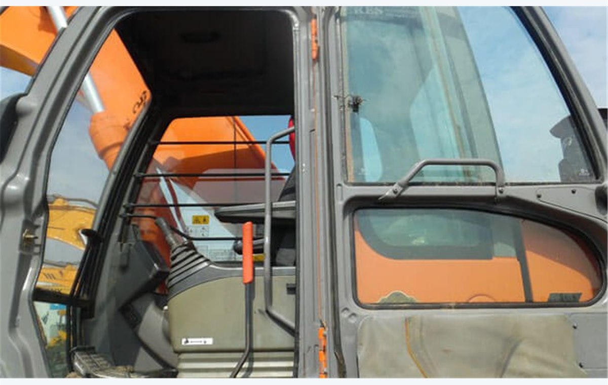 Used Hitachi ZX270 Excavators detail photo