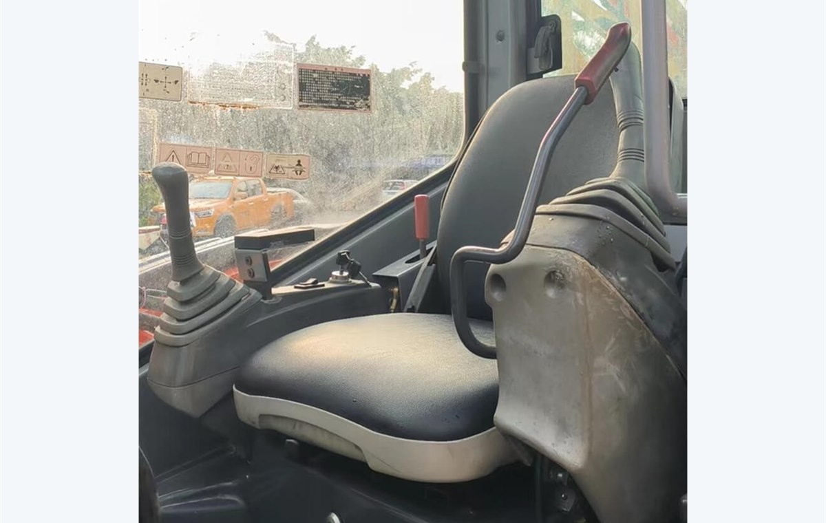 Used Hitachi ZX55 Excavator detail photo