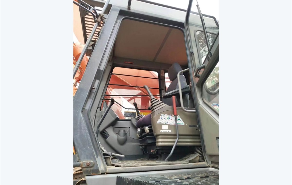 Used Hitachi ZX650 Excavator detail photo