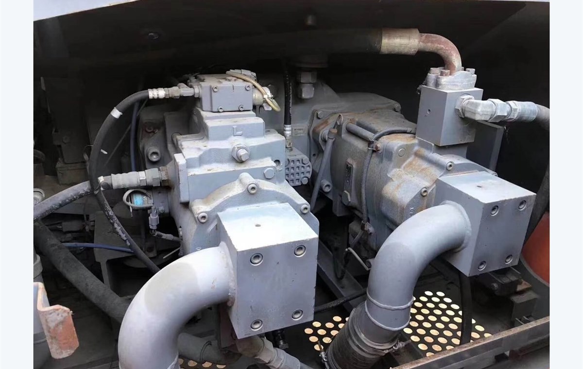 Used Hitachi ZX650 Excavator detail photo