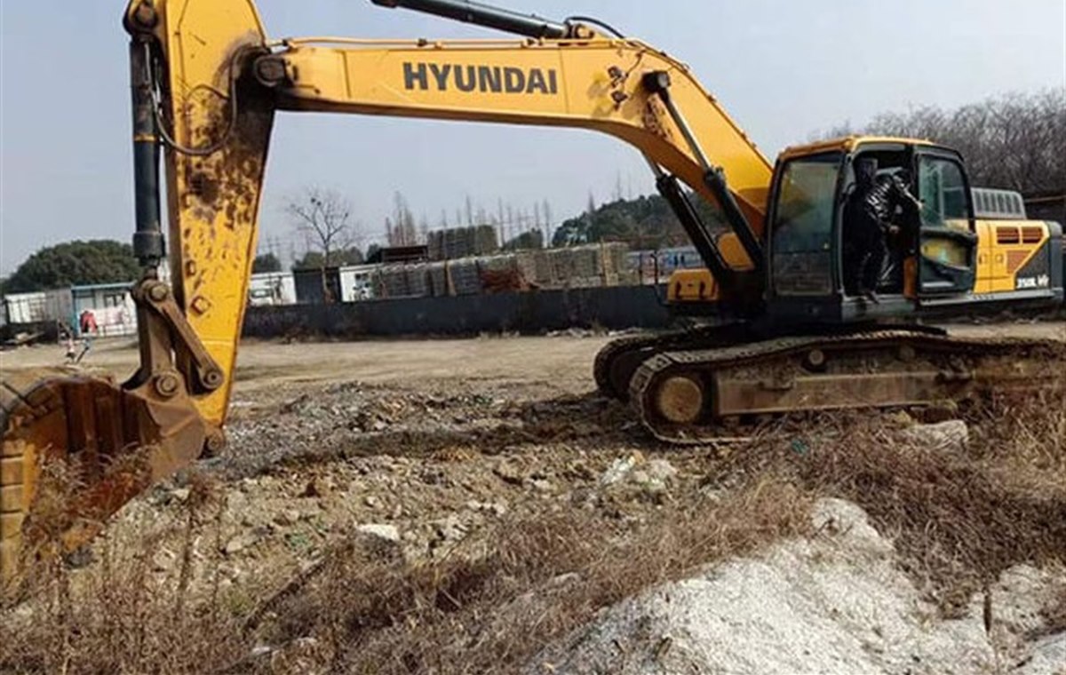 Used Hyundai 350-9 Excavator detail photo