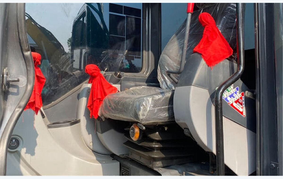 Used Kobelco SK140 Excavator detail photo