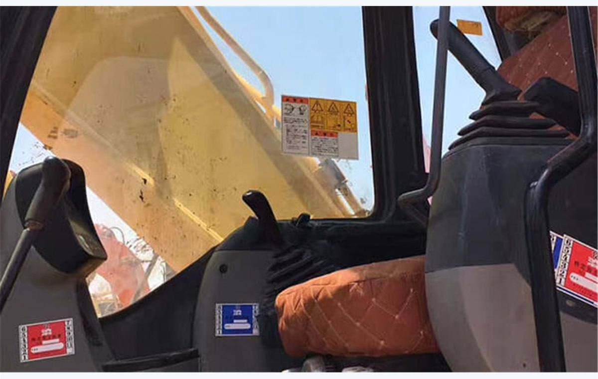 Used Kobelco SK260 Excavator detail photo