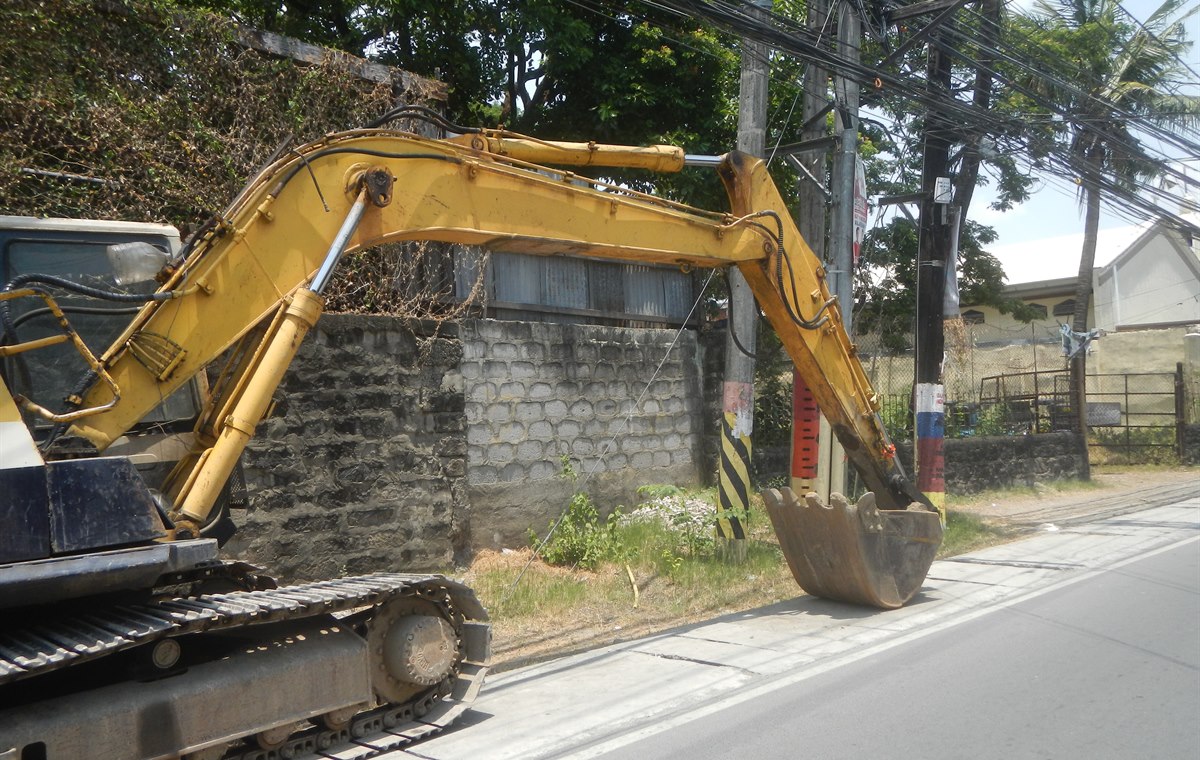 Used Komatsu PC130 Excavator detail photo