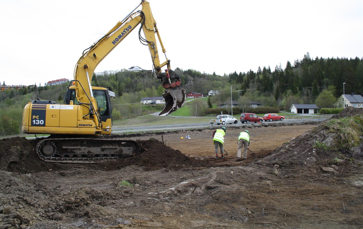 Used Komatsu PC130 Excavator detail photo