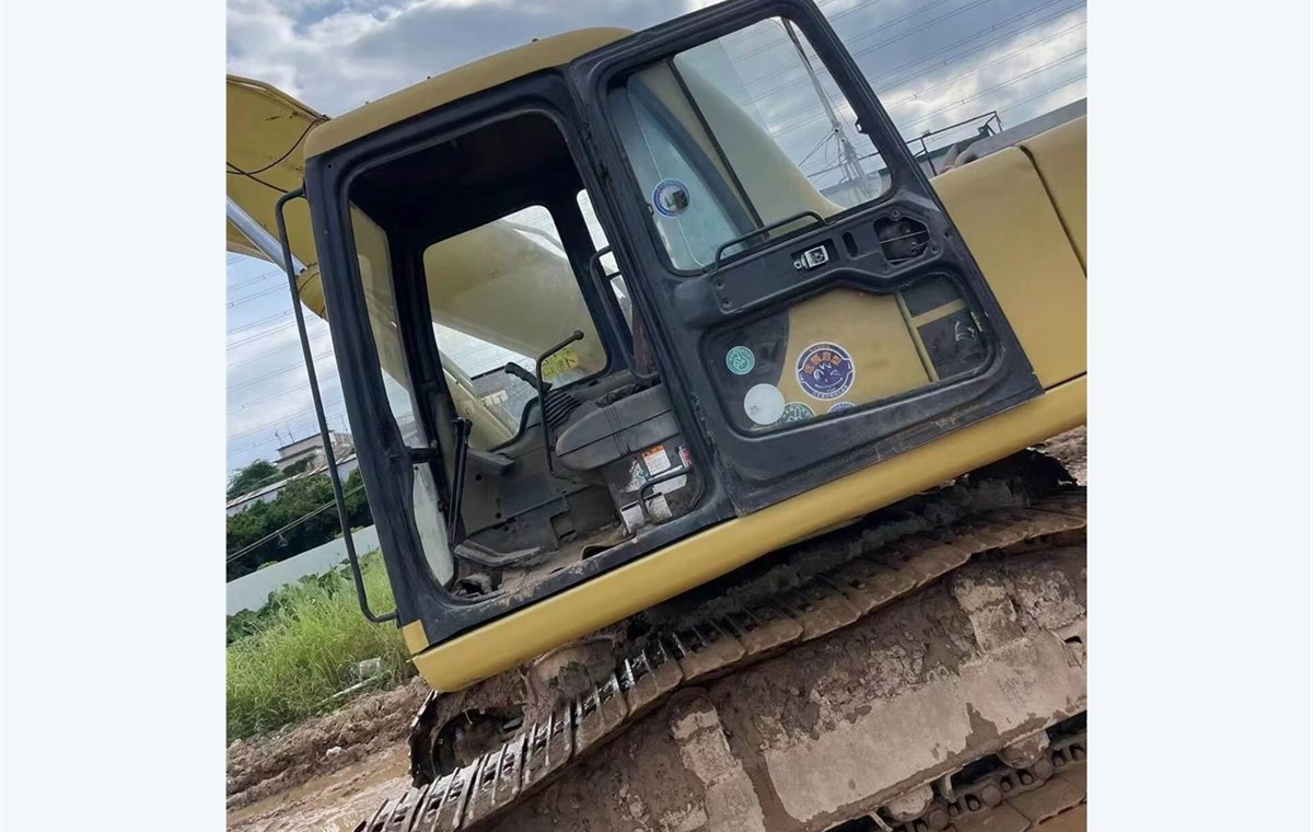Used Komatsu PC200-6 Excavator detail photo