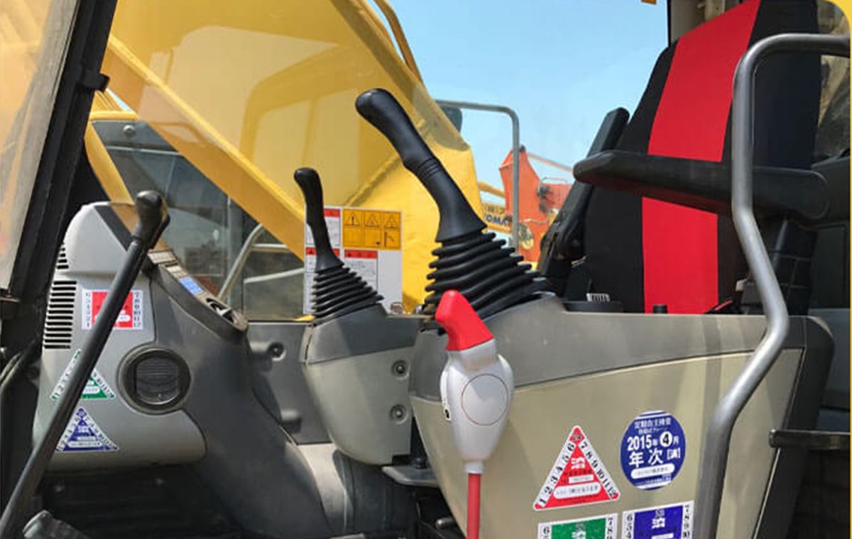 Used Komatsu PC210-8 Excavator detail photo