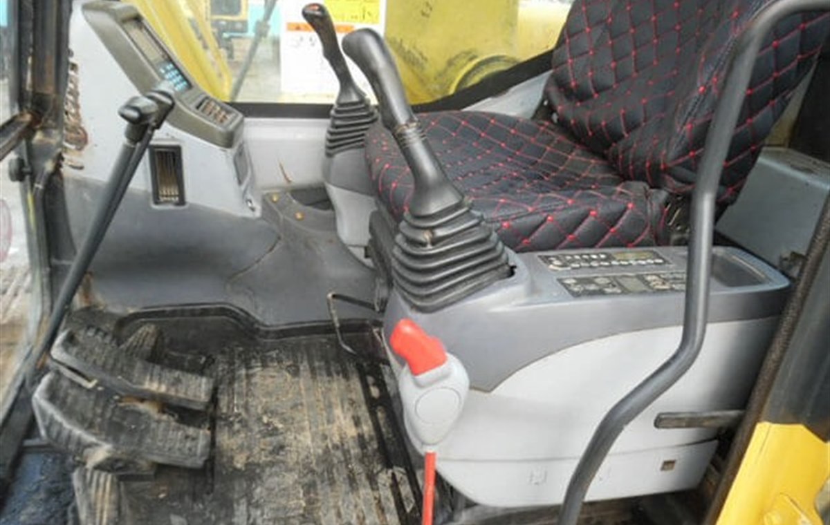 Used Komatsu PC220-7 Excavator detail photo