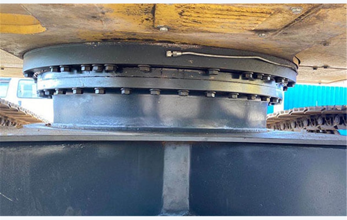 Used Komatsu PC220-8k Excavator detail photo