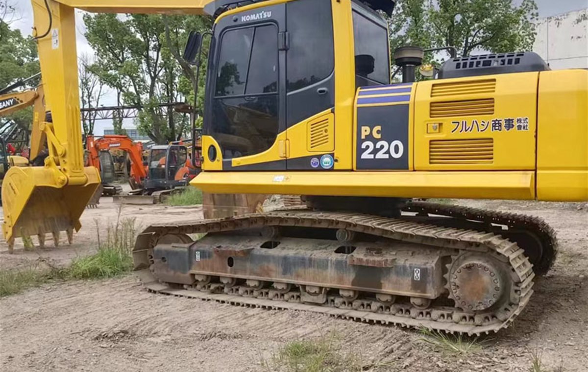 Used Komatsu PC220-8N1