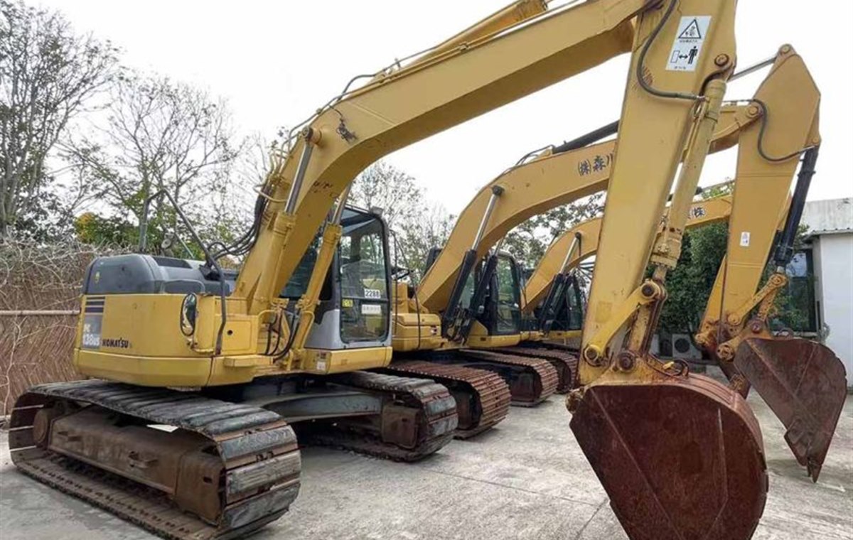 Used Komatsu PC220-8N1 detail photo