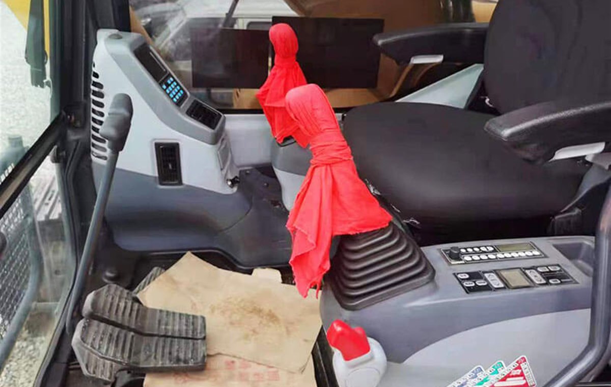 Used Komatsu PC350 Excavator detail photo
