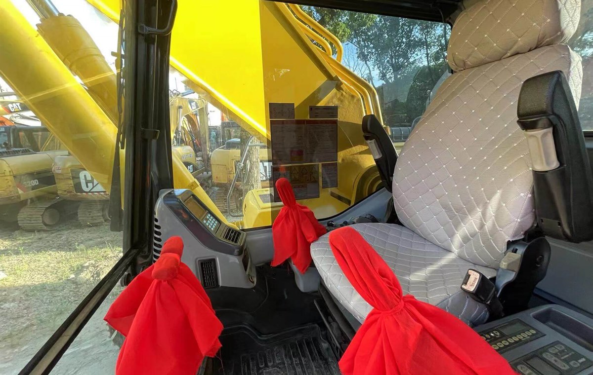 Used Komatsu PC400-7 Excavator detail photo