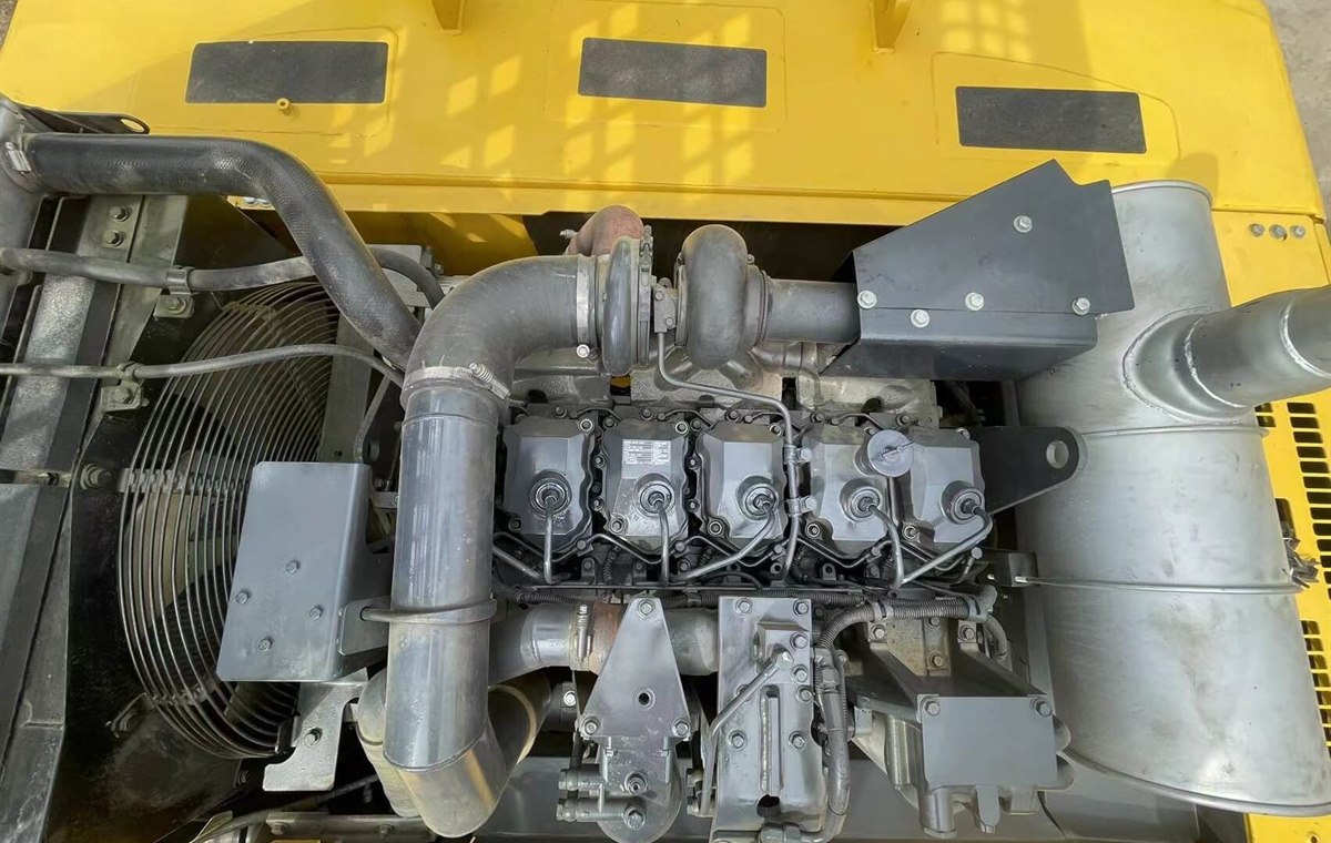 Used Komatsu PC400-7 Excavator detail photo