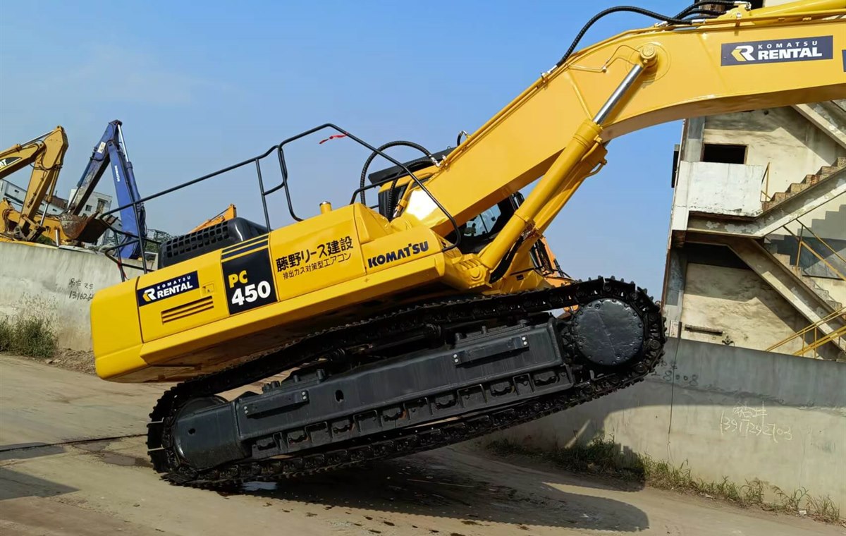 Used Komatsu PC450-7 Excavator detail photo