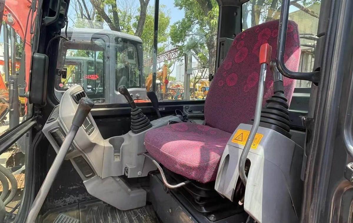 Used Kubota KX165 Excavator detail photo