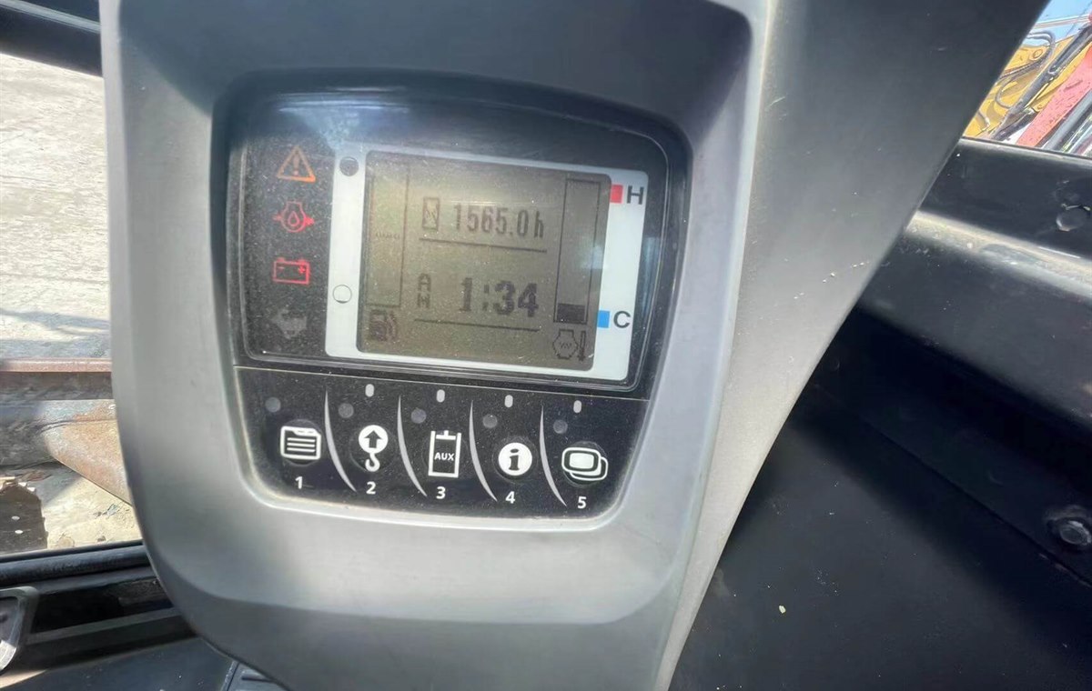 Used Kubota KX165 Excavator detail photo