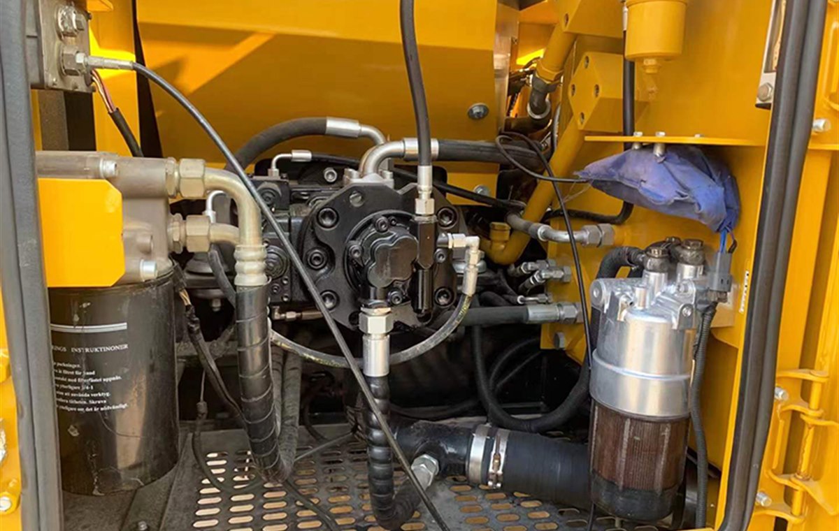 Used Sany SY135C Excavator detail photo