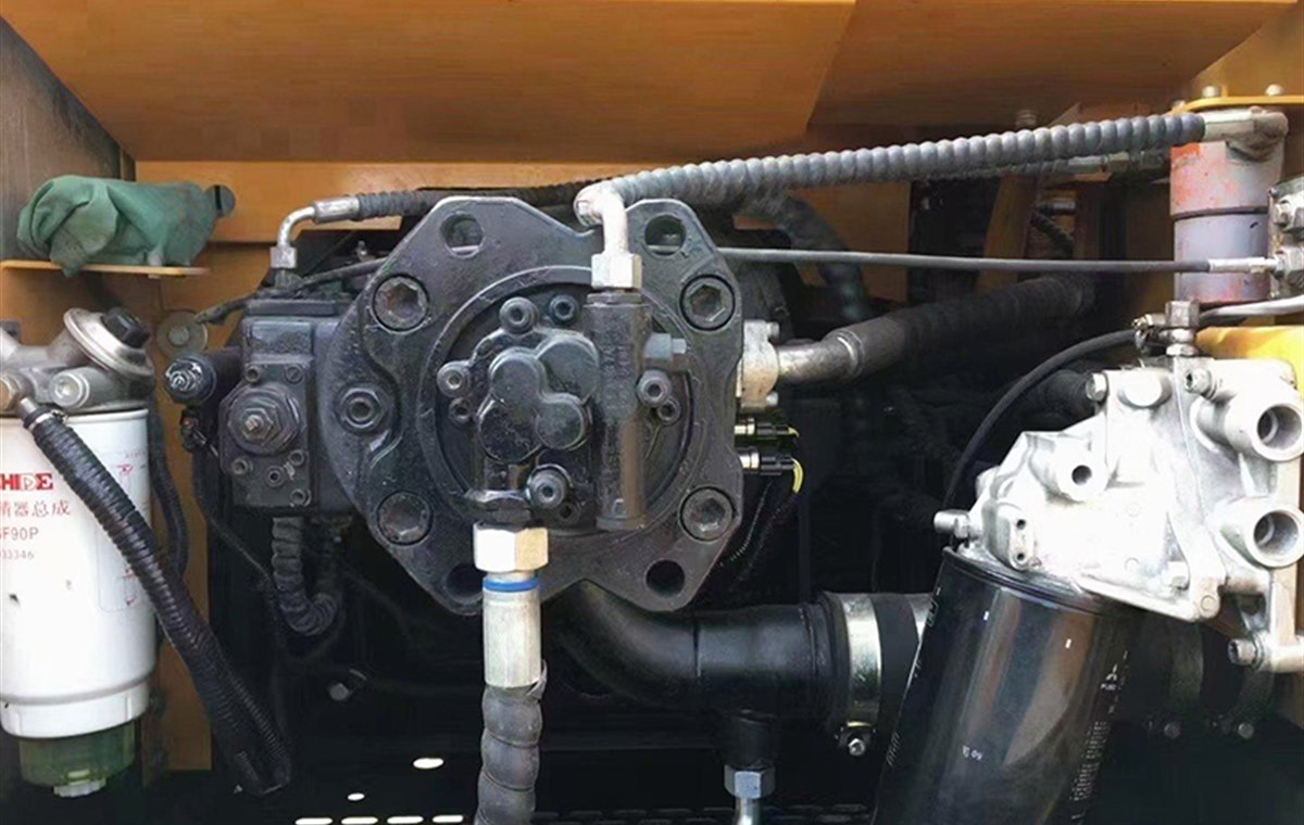 Used Sany SY215 Excavator detail photo