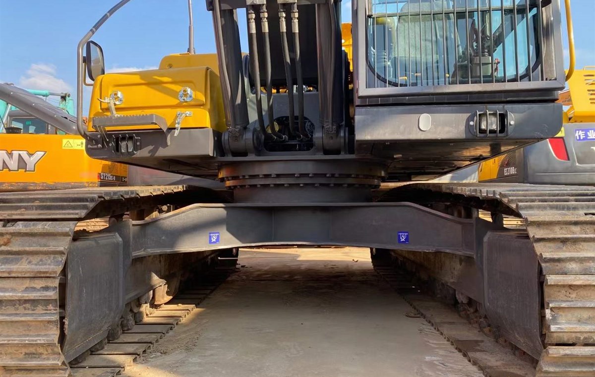 Used Volvo EC200D Excavator detail photo