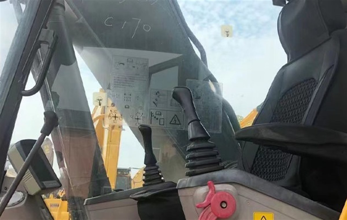 Used Volvo EC250D Excavator detail photo
