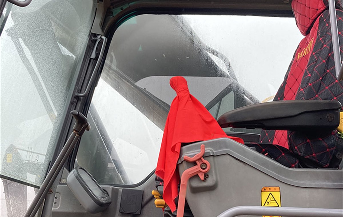 Used Volvo EC290B Excavator detail photo